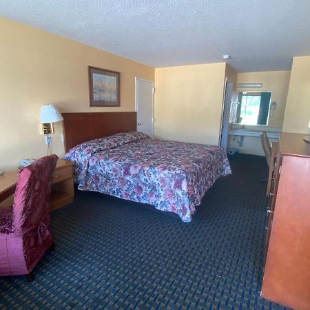 Budget Inn Alma Екстериор снимка